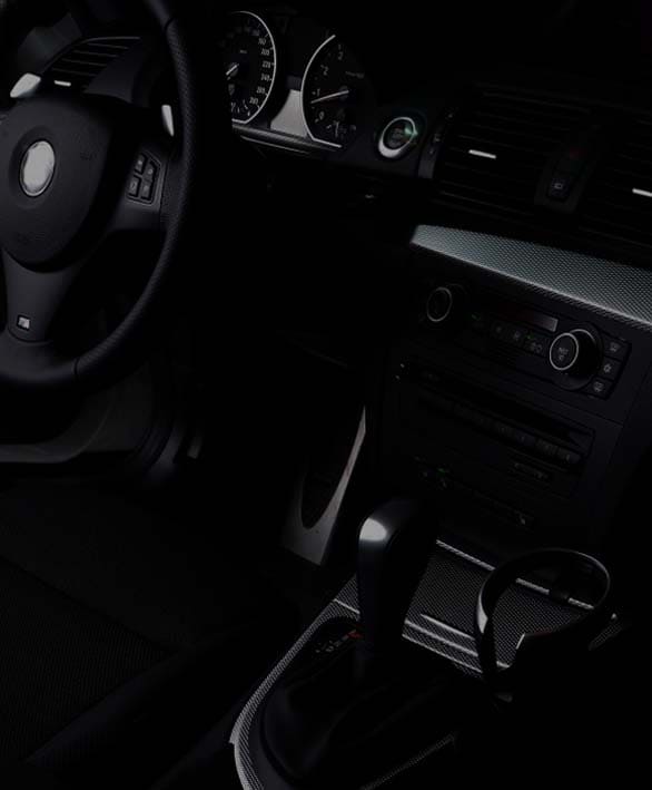 YST Garage servis alanında çalışan teknisyen
